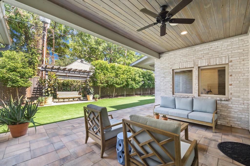 12222 Old Oaks Drive, Houston, Texas image 30