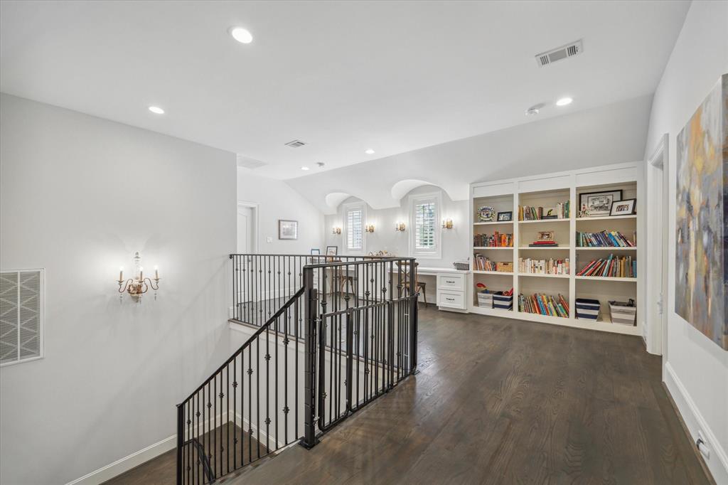 12222 Old Oaks Drive, Houston, Texas image 17