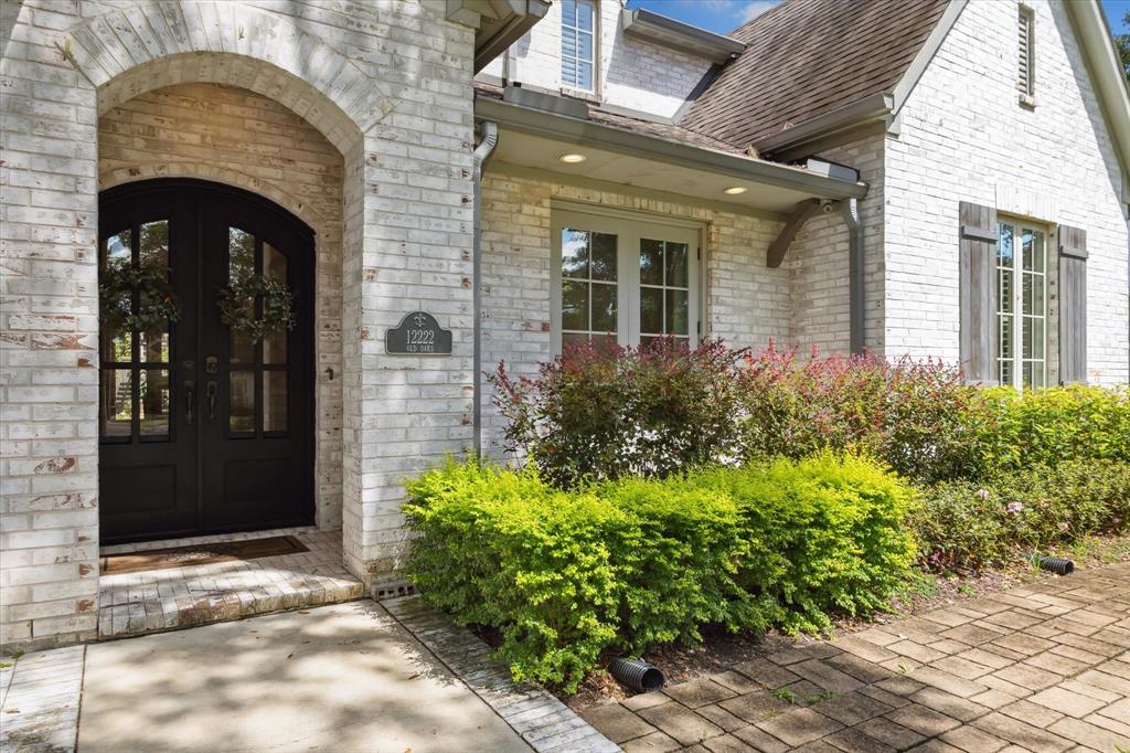 12222 Old Oaks Drive, Houston, Texas image 3