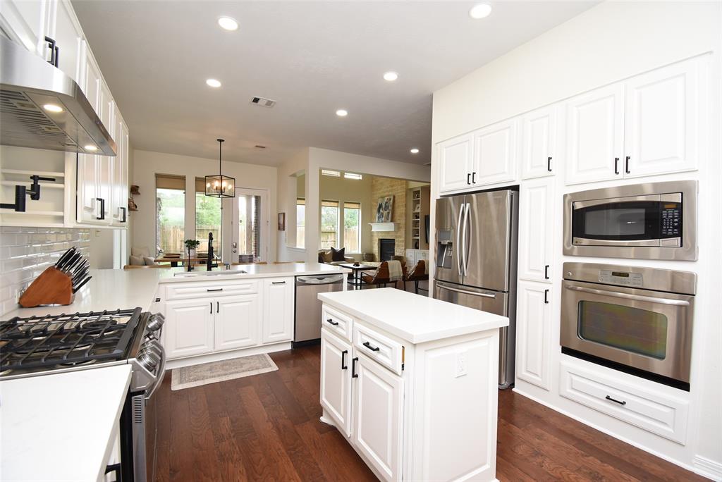18901 N Bee Cave Springs Circle, Cypress, Texas image 2