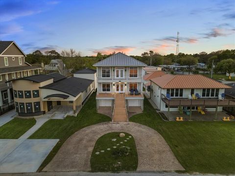 A home in San Leon