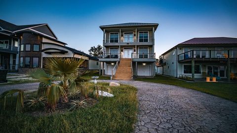 A home in San Leon