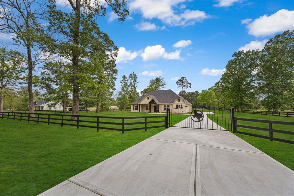 692 County Road 6474, Dayton, Texas image 2