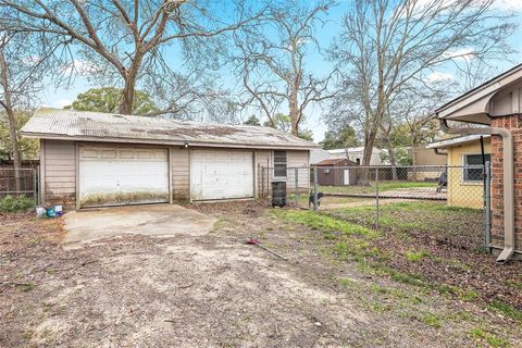 A home in Bacliff