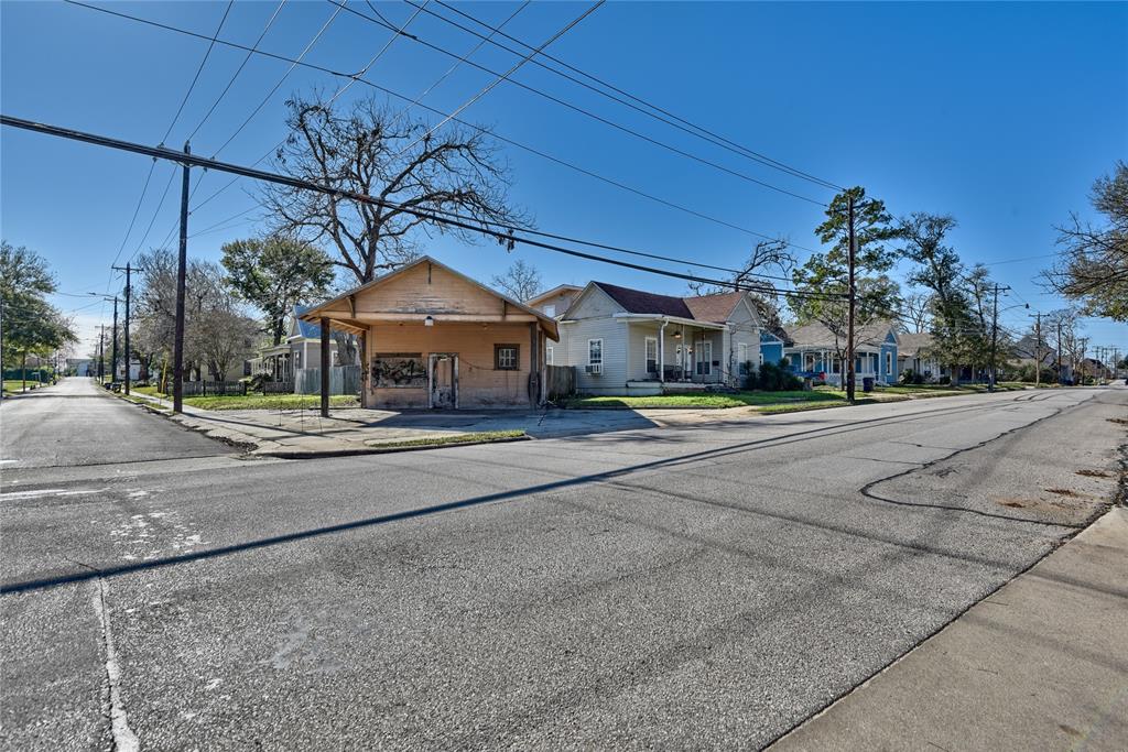 504 E Academy Street, Brenham, Texas image 2