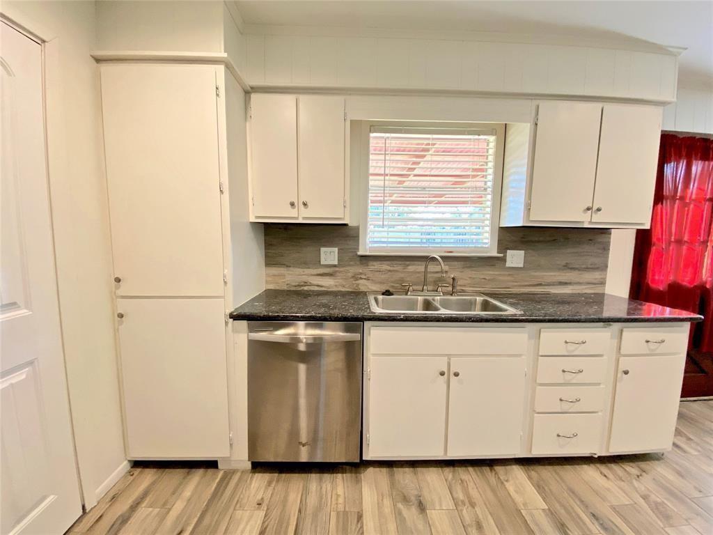 1312 Bay Ridge Boulevard, Bay City, Texas image 3