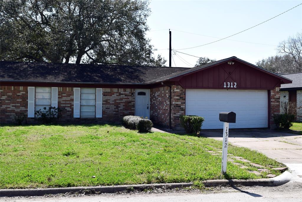 1312 Bay Ridge Boulevard, Bay City, Texas image 1