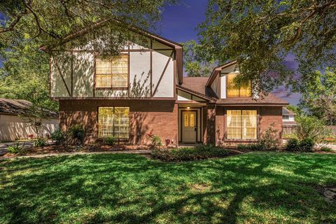 Single Family Residence in Seabrook TX 1622 Lake Bluff Drive.jpg