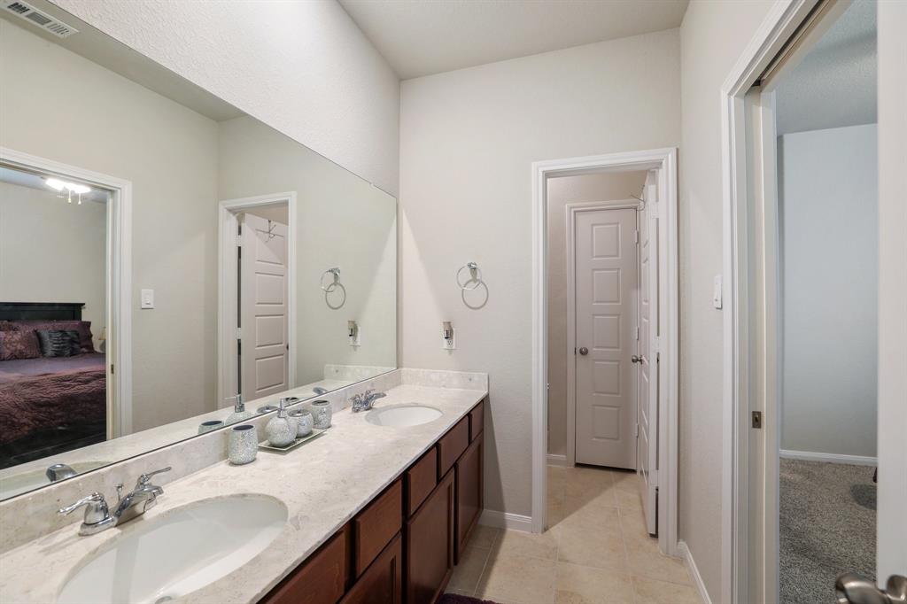 1601 Diamond Mountain Drive, Rosharon, Texas image 30