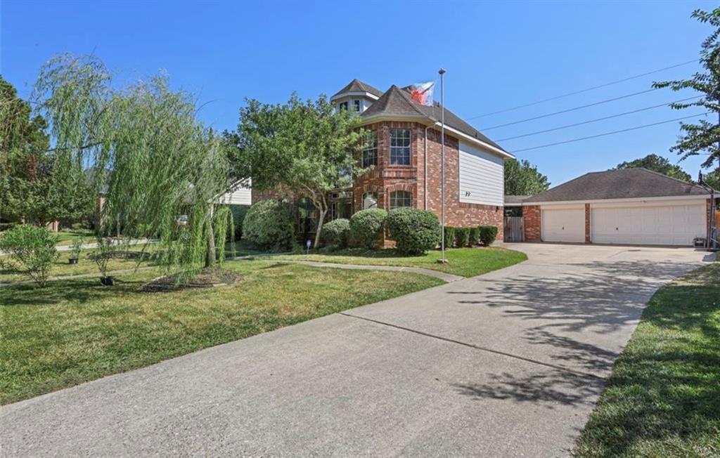8322 Trophy Place Drive, Humble, Texas image 3