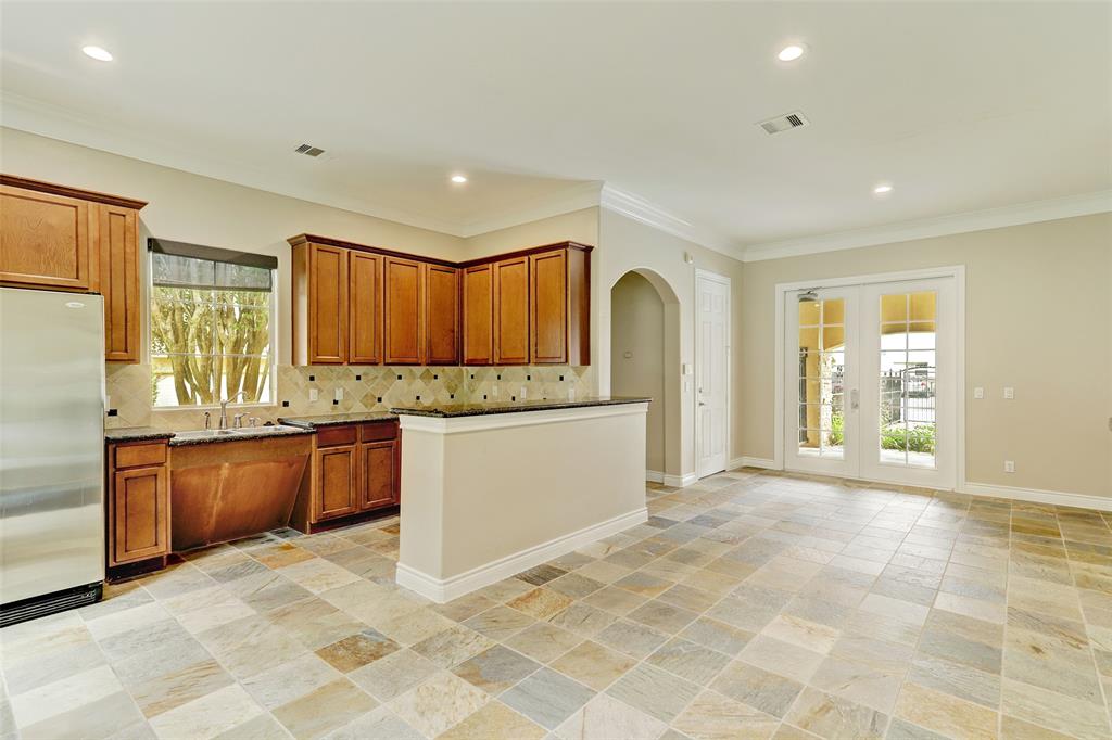 9026 Lakes At 610 Drive, Houston, Texas image 36