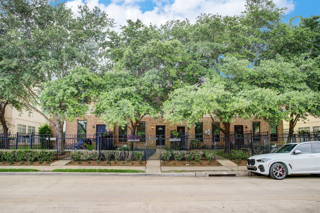 9026 Lakes At 610 Drive, Houston, Texas image 3