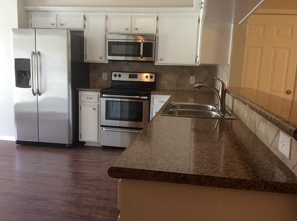 5 Lazybrook Street, Angleton, Texas image 2