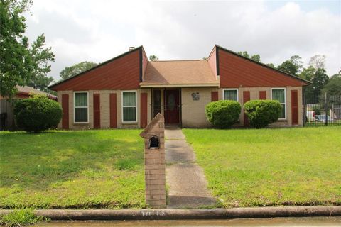 Single Family Residence in Houston TX 10118 Valley Club Drive.jpg