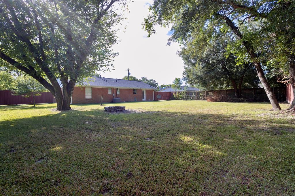 716 Gubert Lane, Alvin, Texas image 18