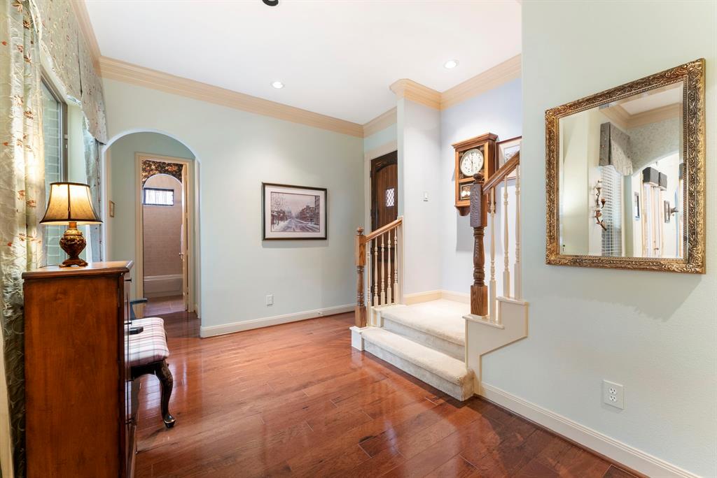 30 Mill Point Place, The Woodlands, Texas image 5