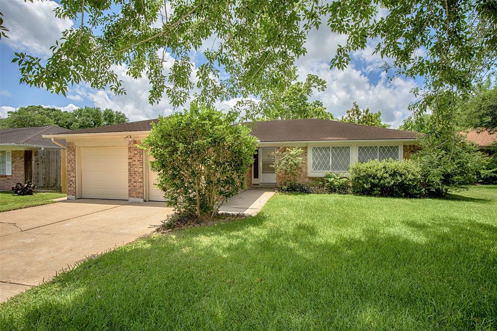 203 Fleetwood Circle, League City, Texas image 1