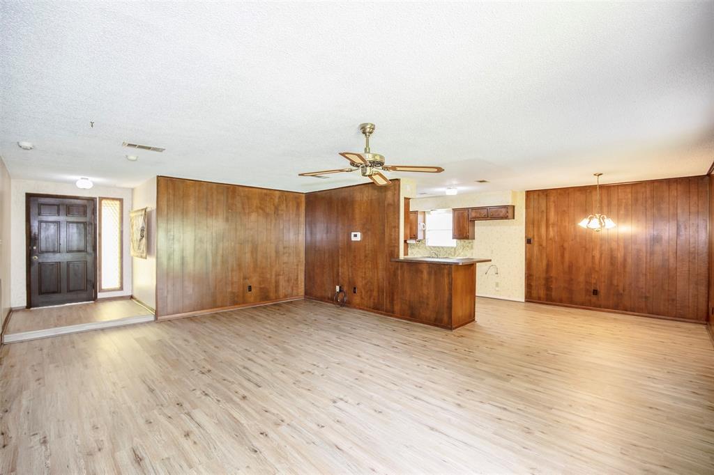203 Fleetwood Circle, League City, Texas image 6