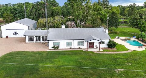 A home in Hearne