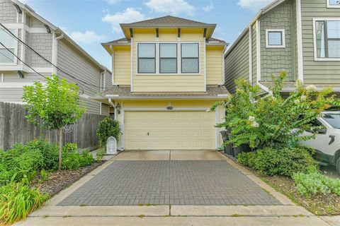 Photo of 5228 Darling Street #B, Houston, TX 77007 (MLS # 95788024)