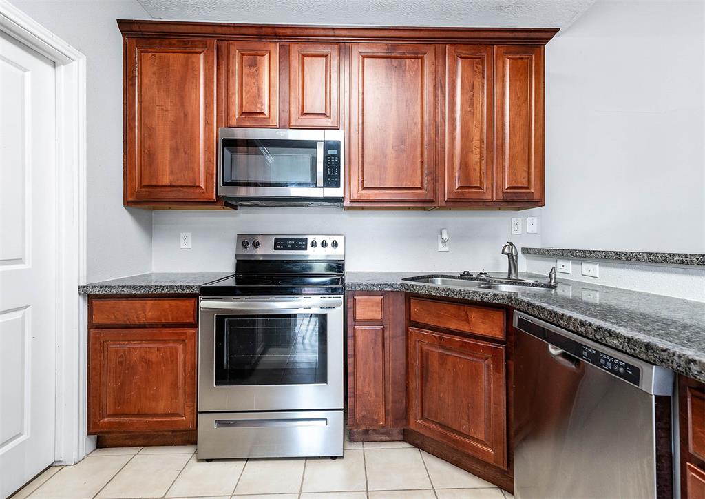103 Capetown Circle, Conroe, Texas image 7