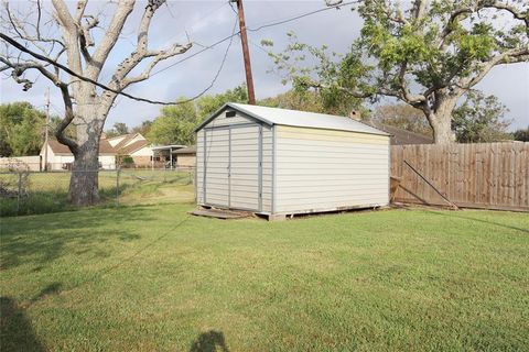 A home in Brazoria