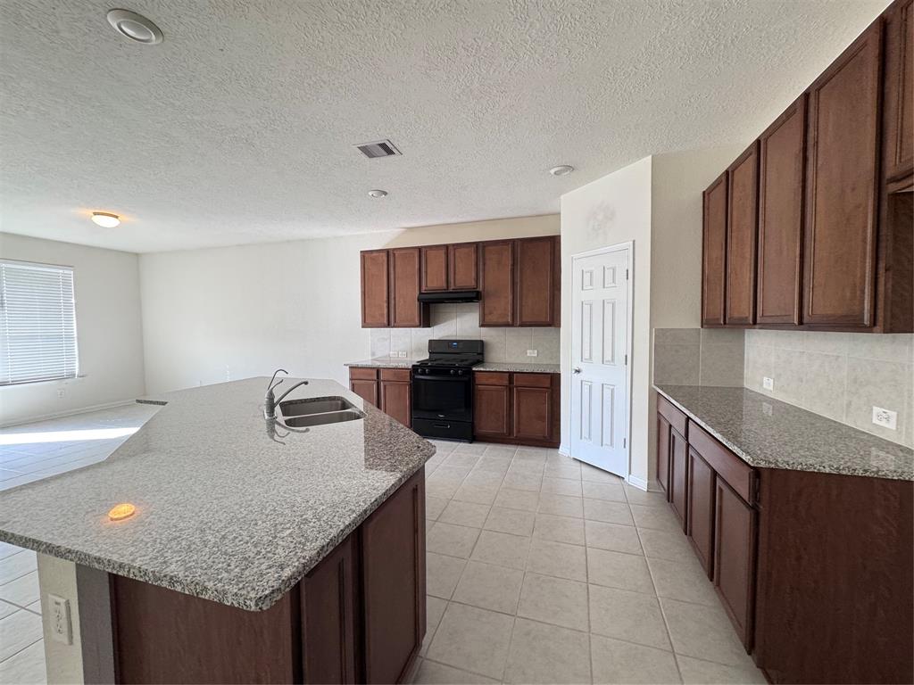 8011 Cheyenne Hills Trail, Richmond, Texas image 5