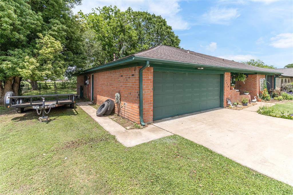 1448 Camellia Drive, Sweeny, Texas image 2