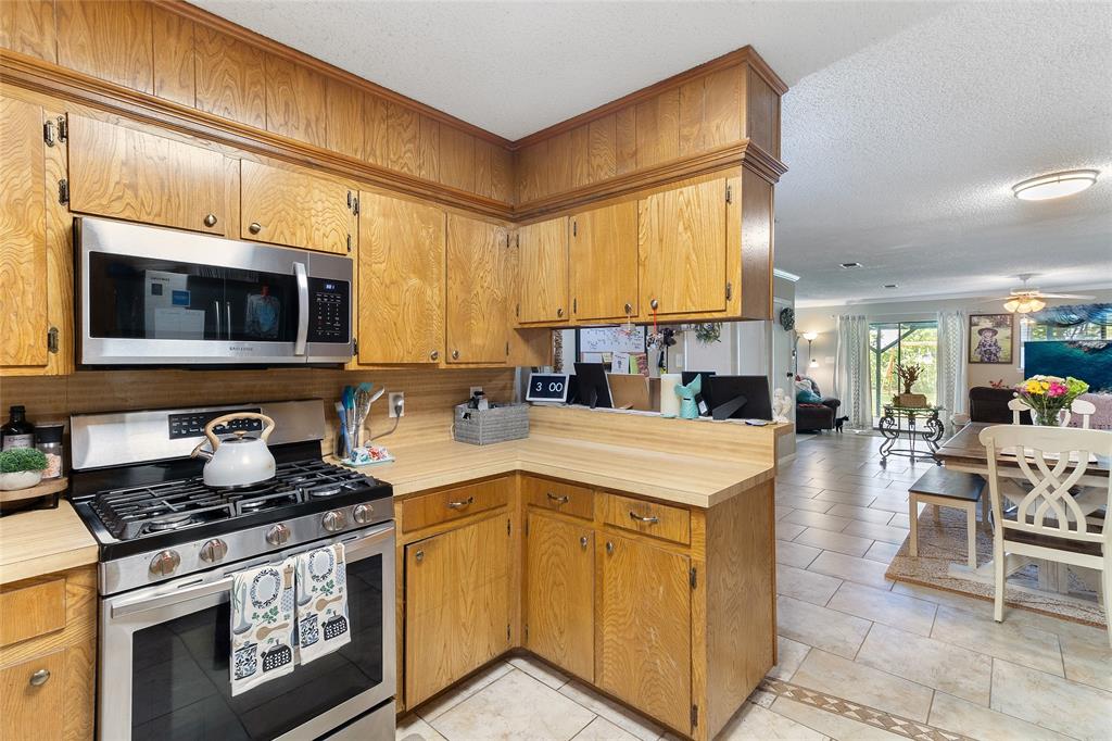 1448 Camellia Drive, Sweeny, Texas image 10