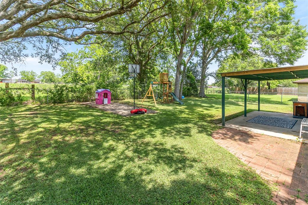 1448 Camellia Drive, Sweeny, Texas image 4
