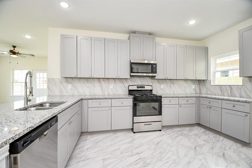 2803 Bowlin Leaf Lane, Houston, Texas image 11