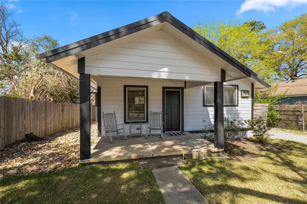 206 Murray Street, Conroe, Texas image 3