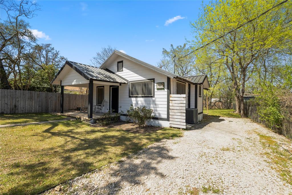 206 Murray Street, Conroe, Texas image 2