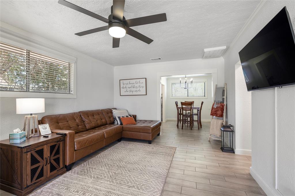 206 Murray Street, Conroe, Texas image 7