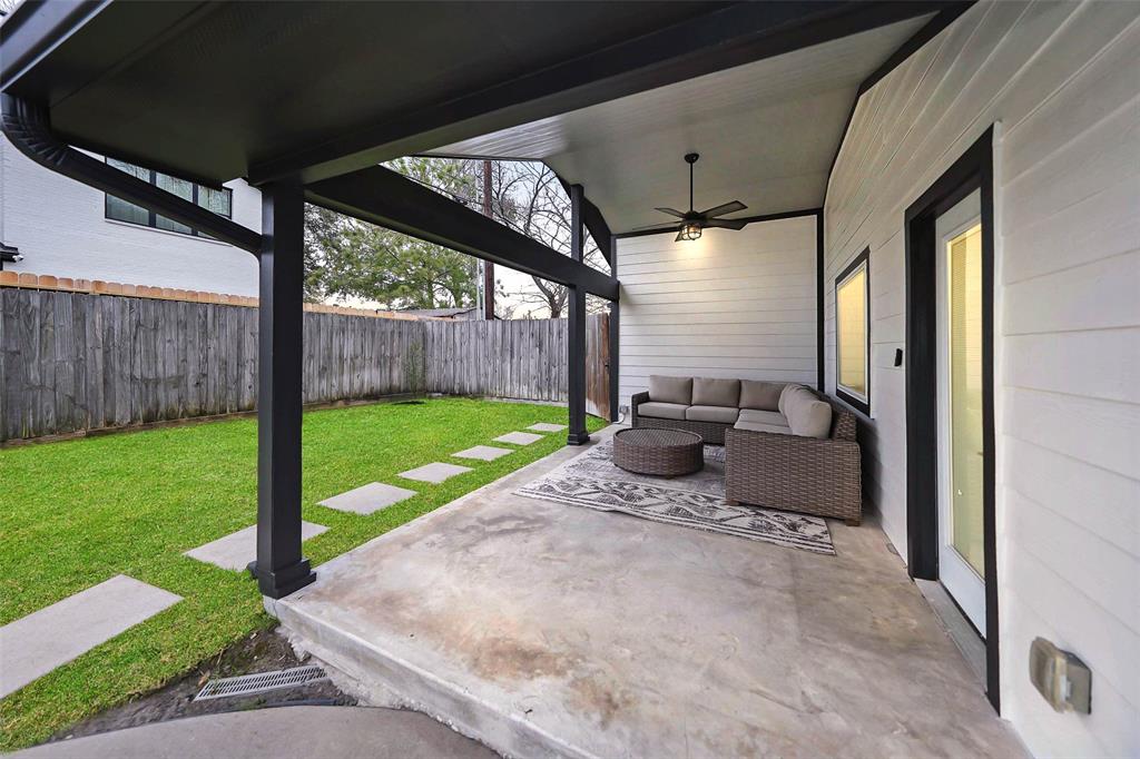 1403 Chantilly Lane, Houston, Texas image 32