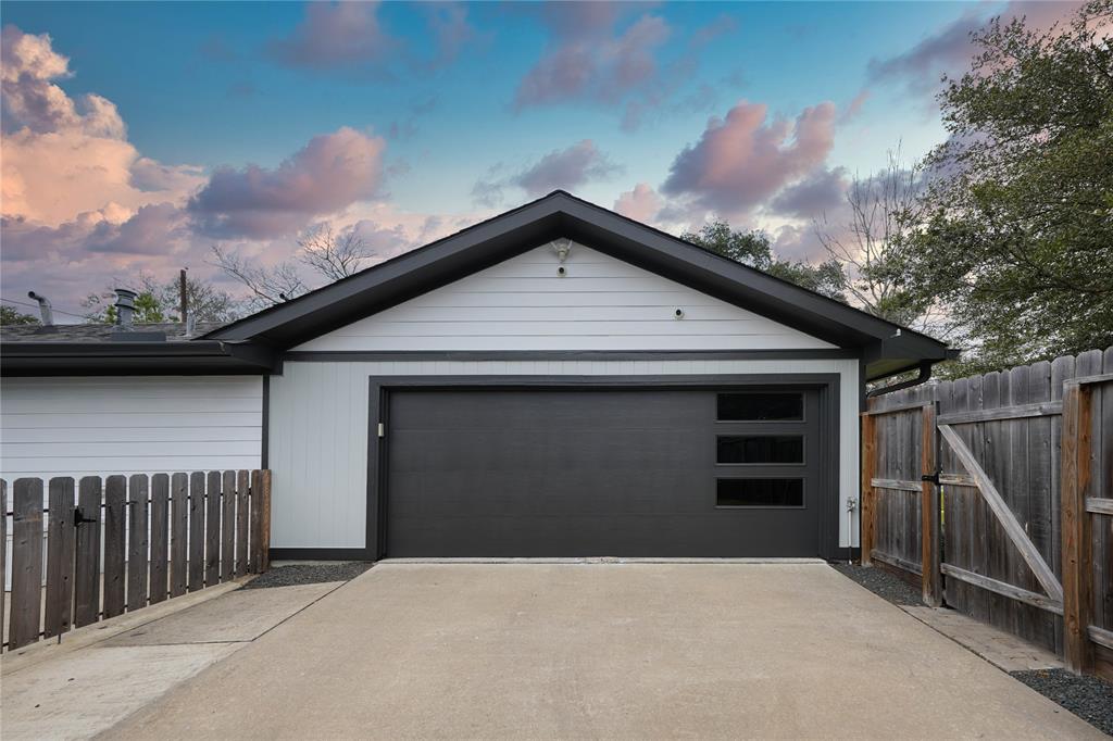 1403 Chantilly Lane, Houston, Texas image 37