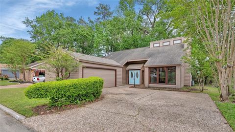 Single Family Residence in Conroe TX 712 Player Court.jpg