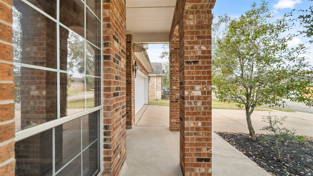 13208 Castlewind Lane, Pearland, Texas image 4