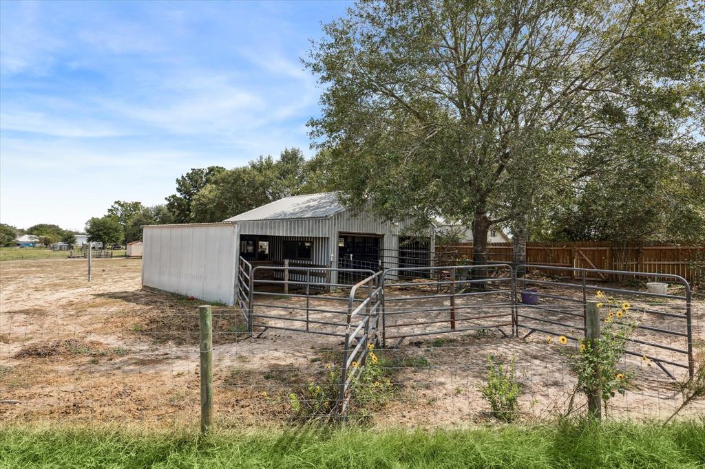 806 W Hacienda Rd, Bellville, Texas image 27