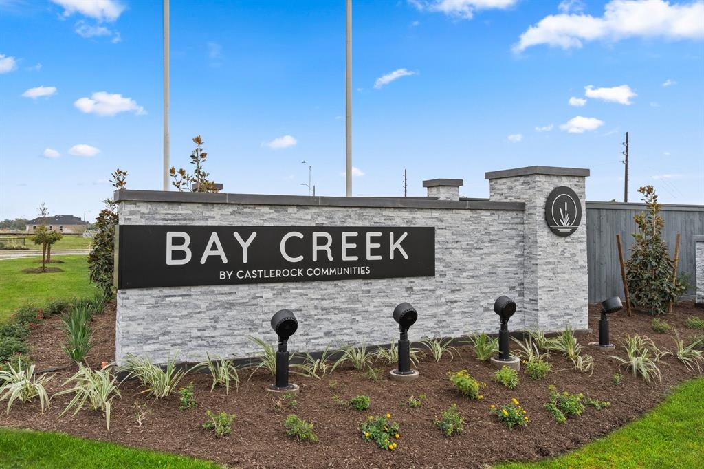 9027 Cedar Crescent Drive, Baytown, Texas image 2