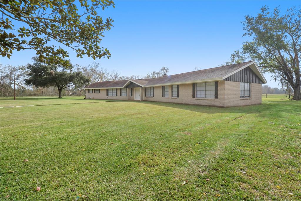 1611 County Road 36, Angleton, Texas image 4