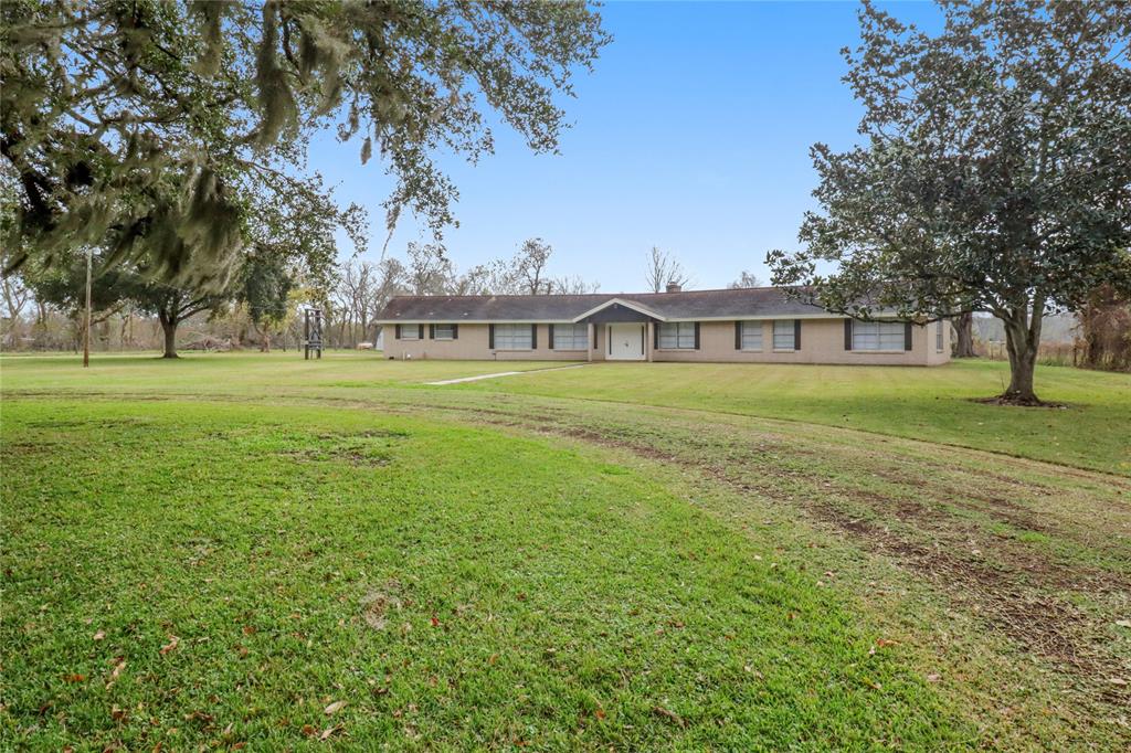 1611 County Road 36, Angleton, Texas image 3