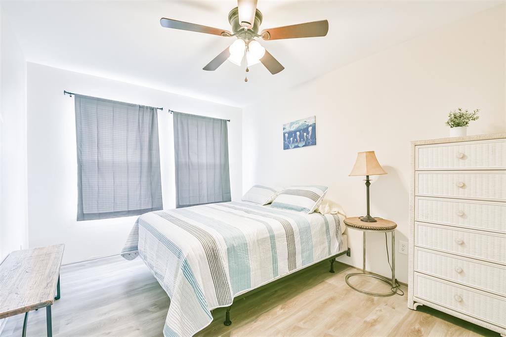 1004 20th Street, Dickinson, Texas image 34