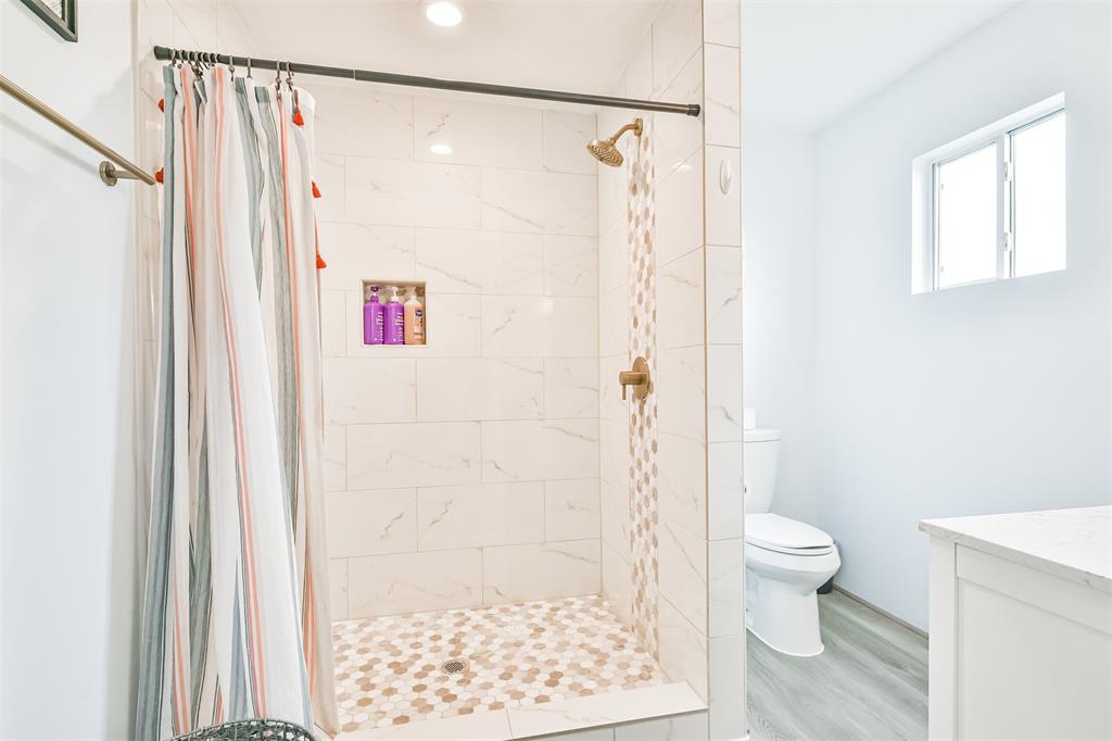1004 20th Street, Dickinson, Texas image 32