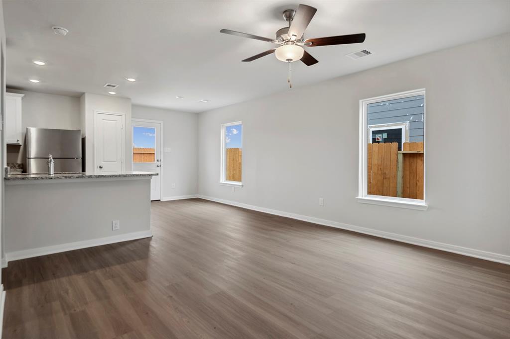 16438 Blossom Grove Drive, Conroe, Texas image 4