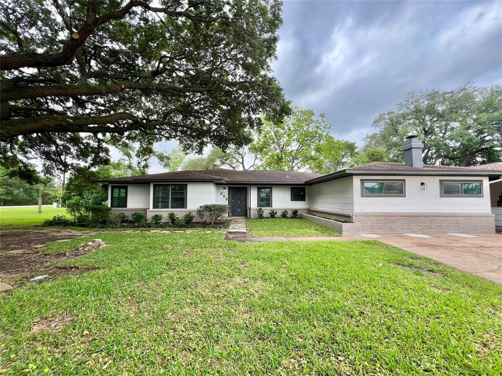 608 Evans Street, Angleton, Texas image 33