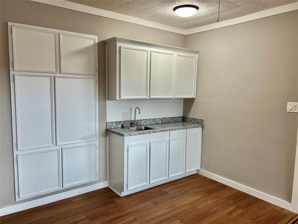 608 Evans Street, Angleton, Texas image 32