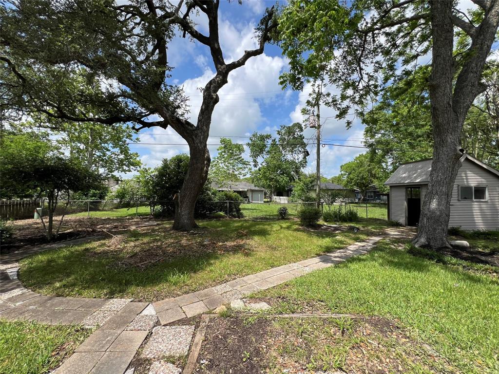 608 Evans Street, Angleton, Texas image 38