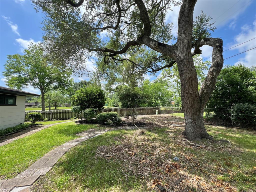 608 Evans Street, Angleton, Texas image 37