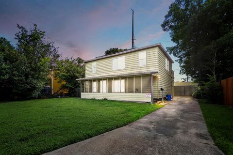 Photo of 613 13th Street N, Texas City, TX 77590 (MLS # 8660722)